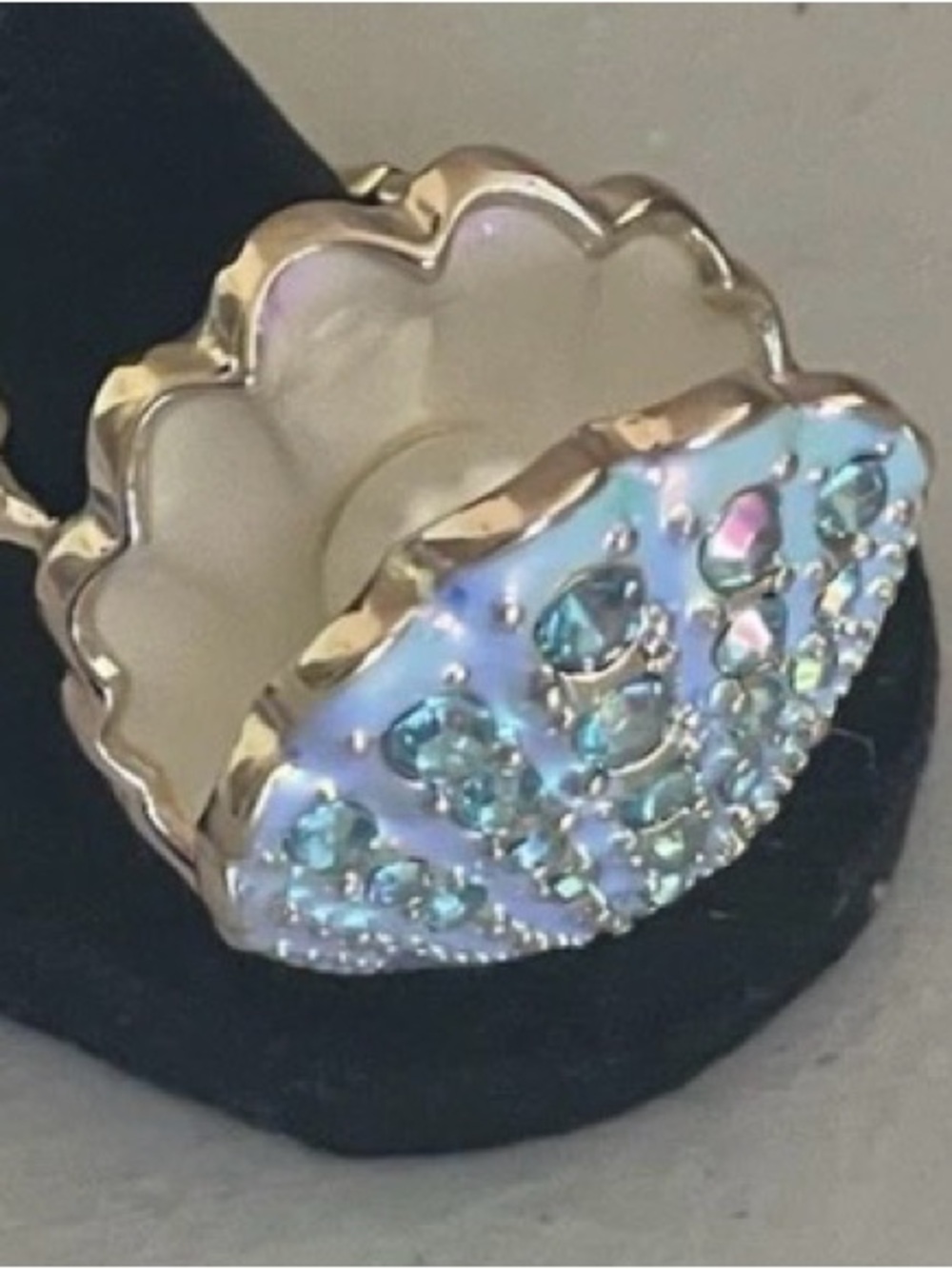 New Betsey Johnson Gold-Tone Pearl Shell stretch Ring with Aqua Crystals - Picture 14 of 16